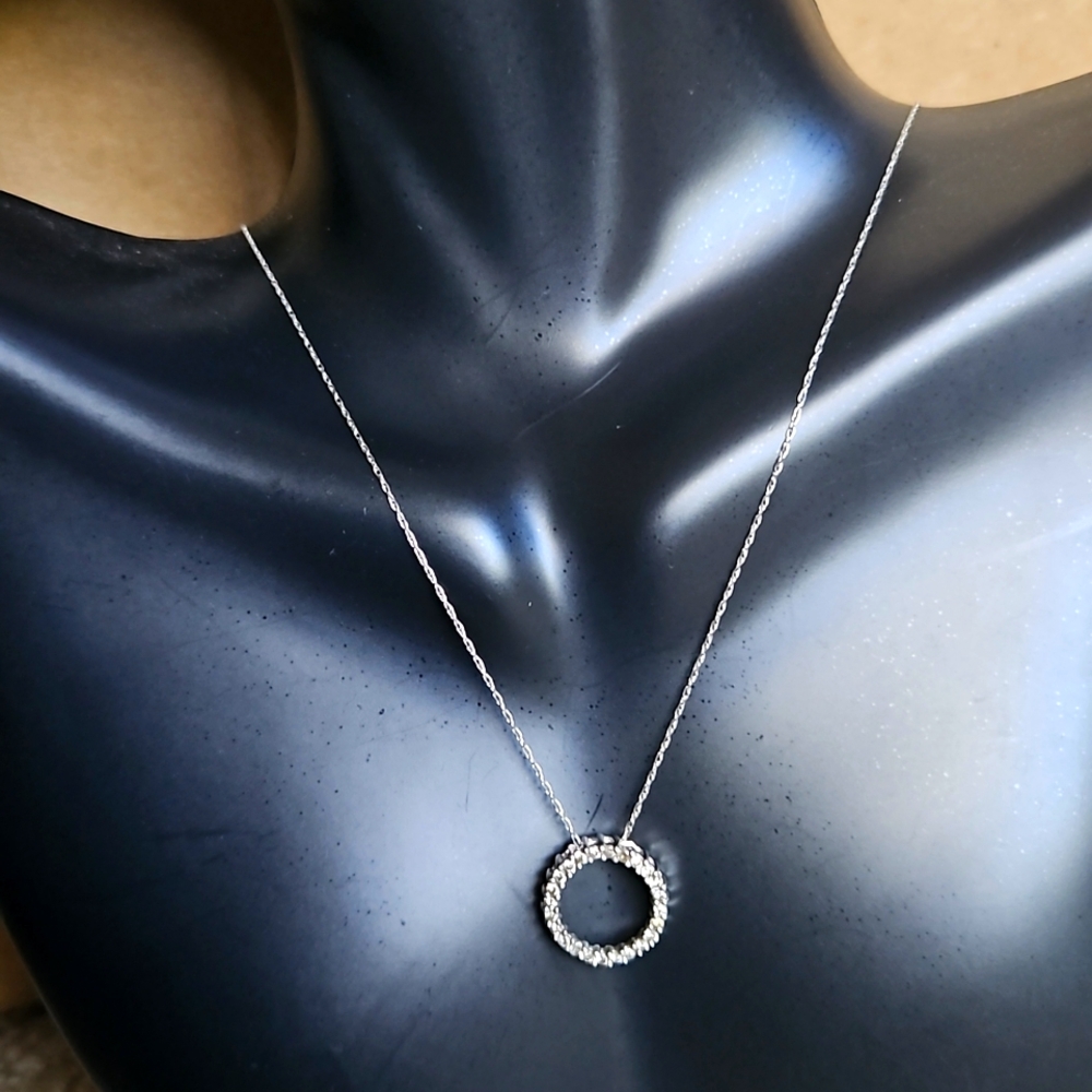 10 k white gold diamond necklace ( chain )